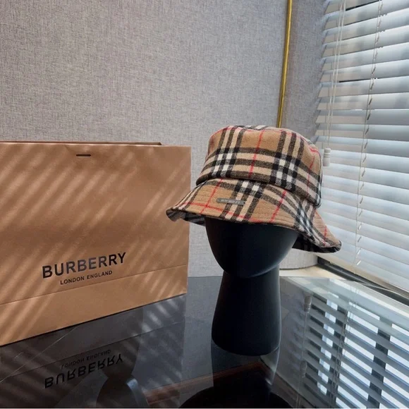 🎁🎁Authentic Burberry wool fishhooter women's  brown - Picture 5 of 5